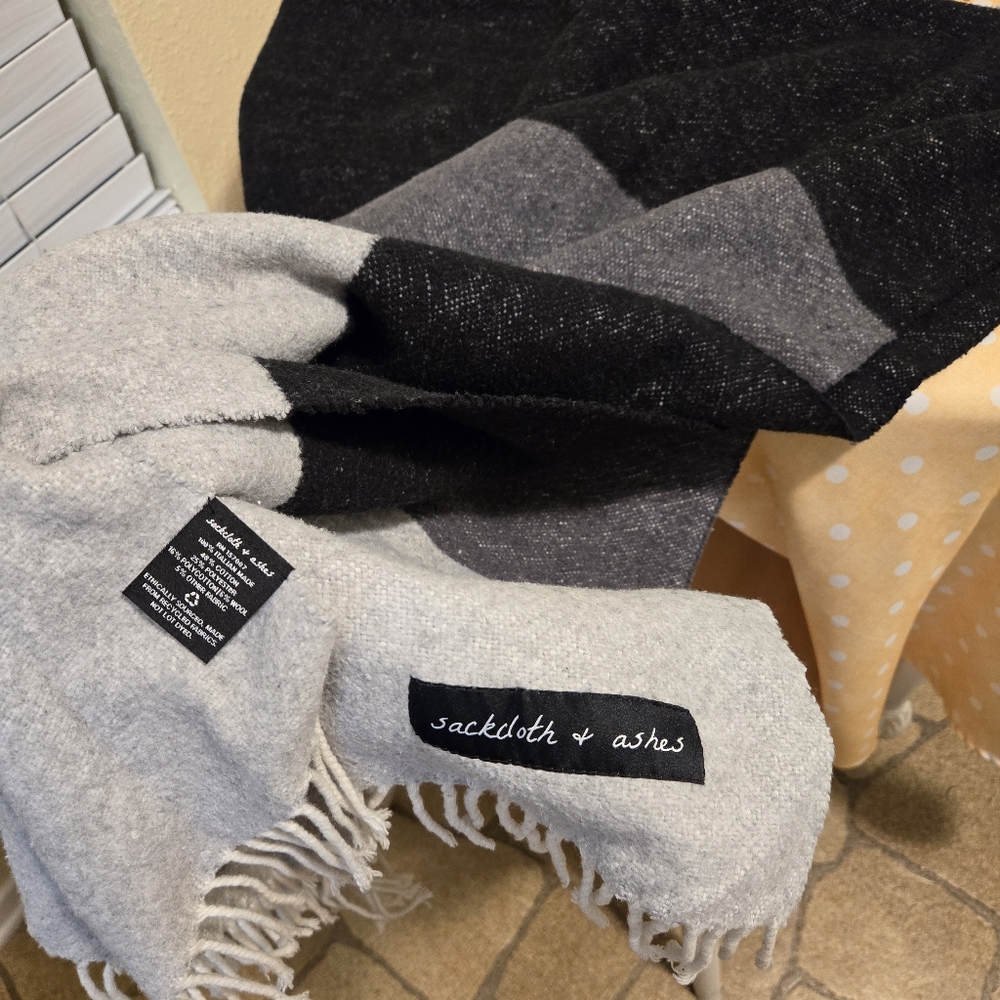 Sackcloth & Ashes Gray Throw Blanket 60x72" Italian - Picture 2 of 6